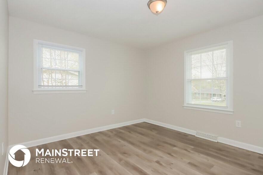 Building Photo - 1135 Carolina Cir