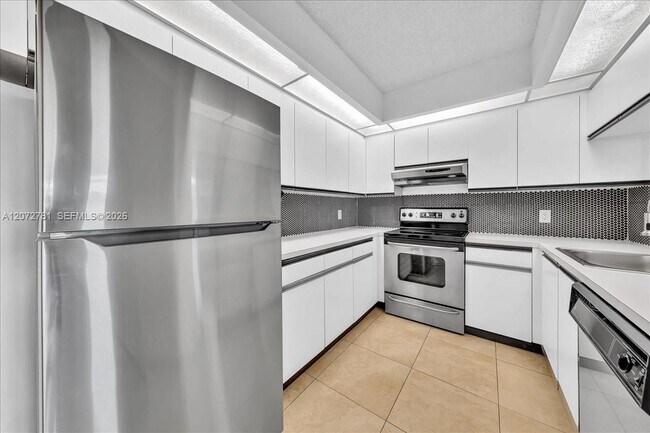 Building Photo - 1300 SW 125th Ave