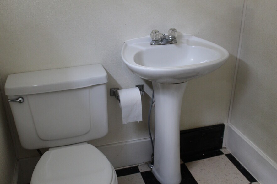 Building Photo - 514 Wheaton Ave