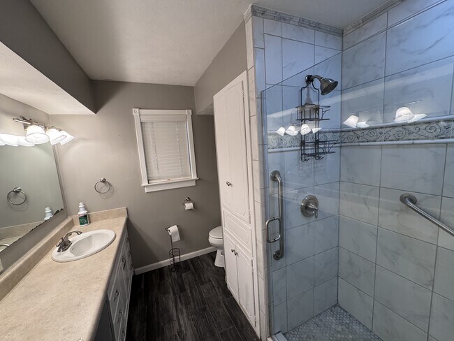 Building Photo - 2308 Avondale Dr
