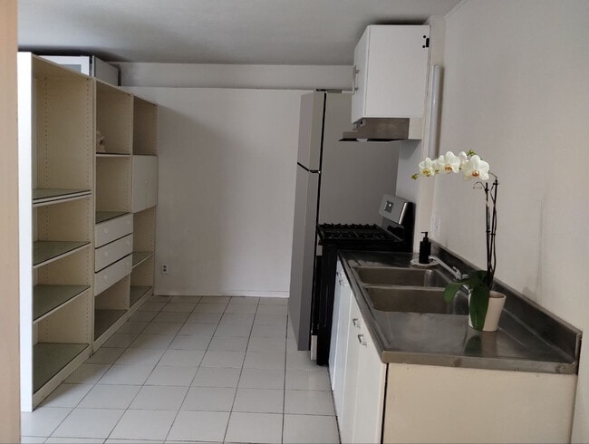 Building Photo - 810 Porter St