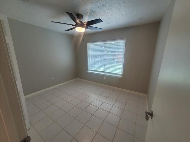 Building Photo - 2518 Fredericksburg Dr