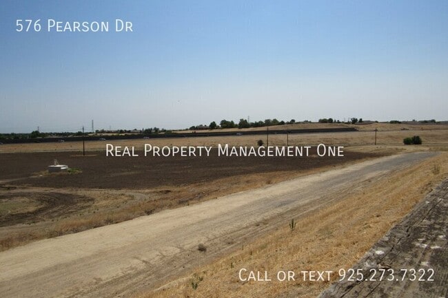 Building Photo - 576 Pearson Dr