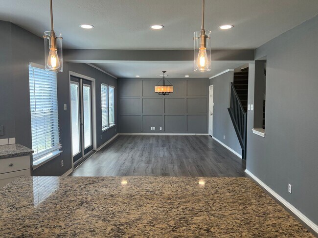 Building Photo - AWESOME Updated 4-Bed 2.5-Bath in Gruene C...
