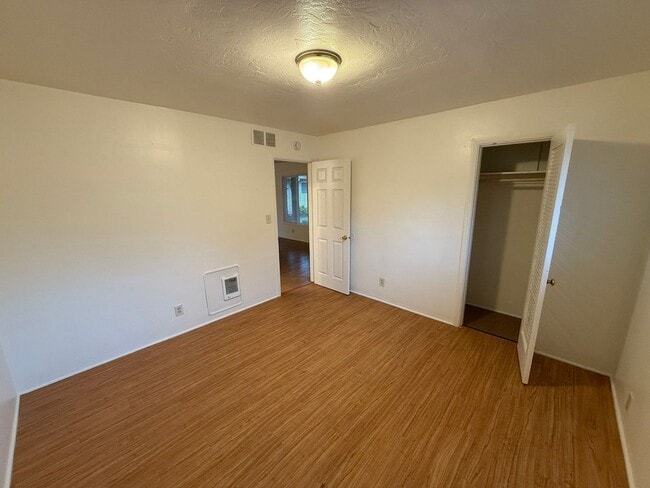 Building Photo - 1137 Saginaw St S