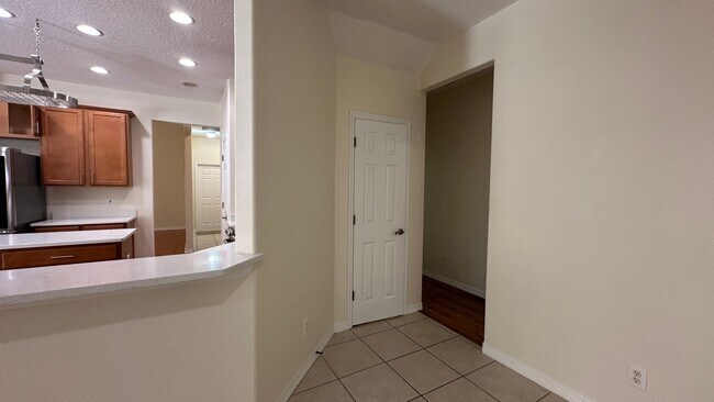 Building Photo - 1653 Cherry Ridge Dr