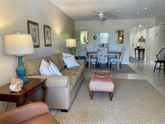 Building Photo - 4629 Poinciana St