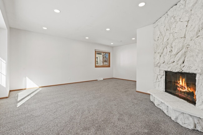 Building Photo - 2450 S 95th St