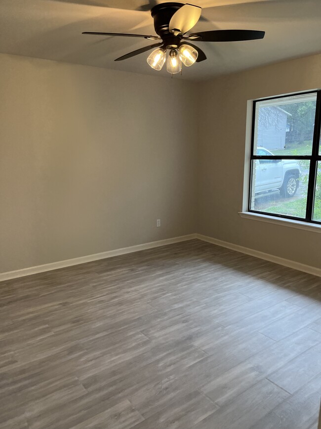 Building Photo - 11 Willow Oak Ct