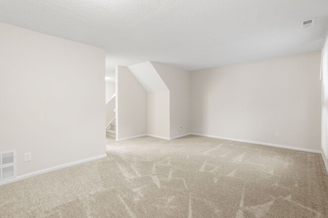 Building Photo - 2401 Greenwood Dr