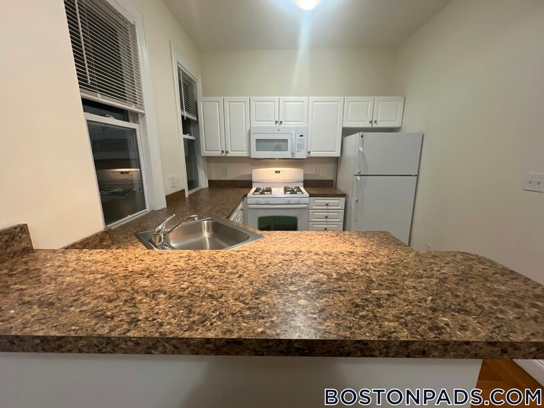 Building Photo - 53 Ashford St