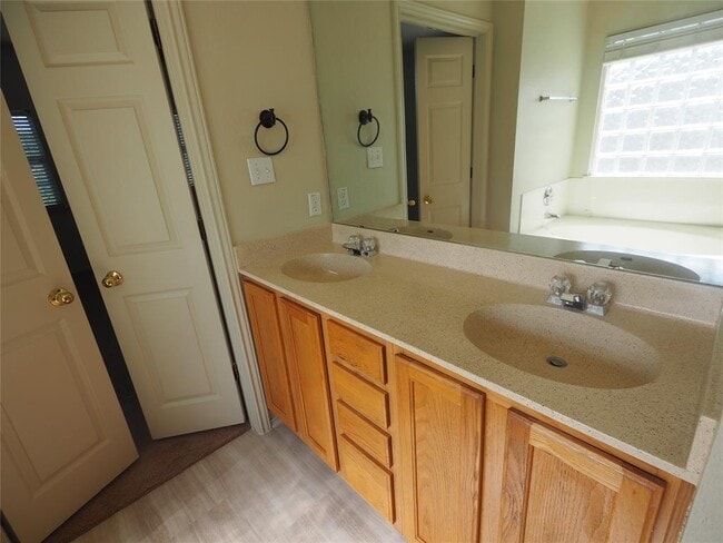 Building Photo - 903 Fenway Park Ct