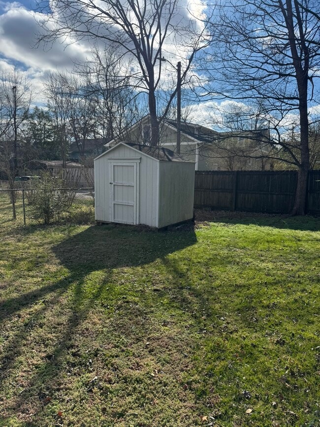 Building Photo - 219 Chapel Ave