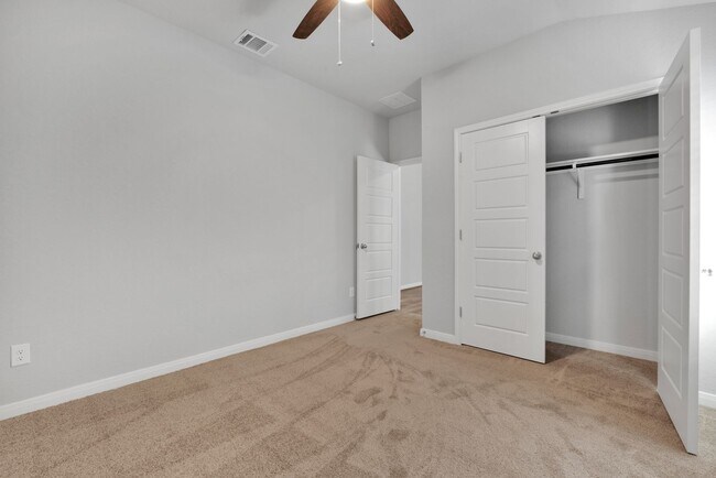 Building Photo - Charming 4-Bedroom 3-Bathroom Home in Westpointe – Community Amenities & Prime Location!