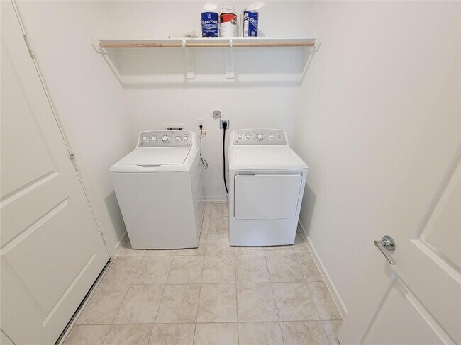 Building Photo - "Charming 4-Bed Retreat on Primrose Myrtle Ln, Cypress - Spacious Living with 2.5 Baths!"