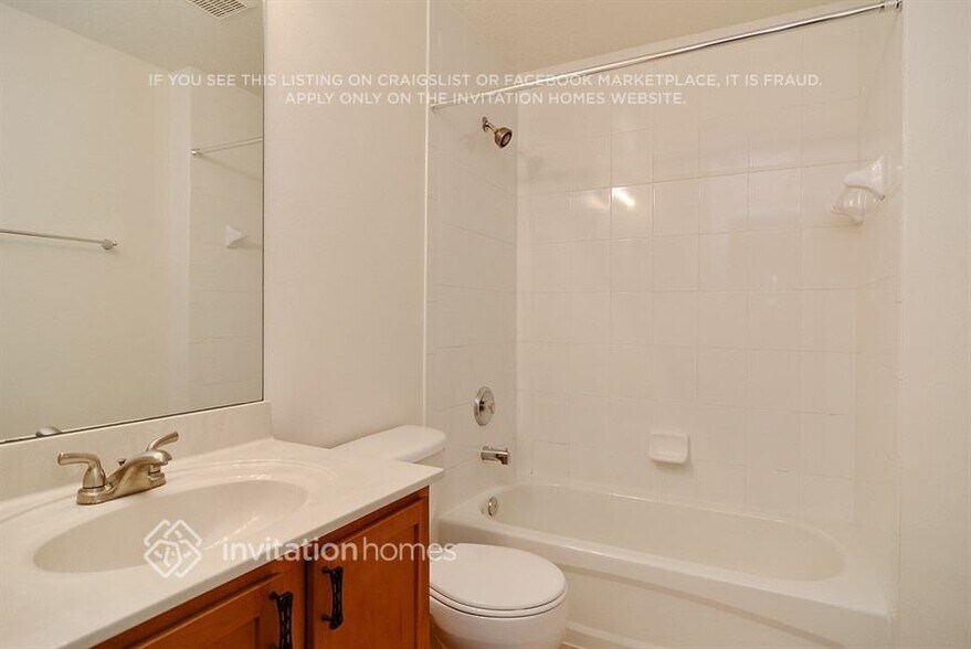 Building Photo - 2321 SW Kent Cir