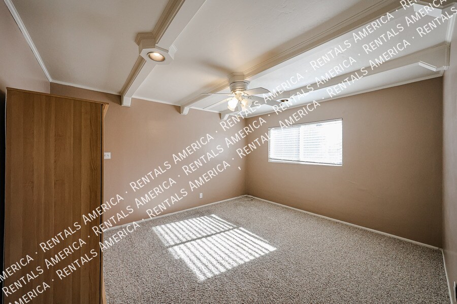 Building Photo - 6924 E Cheery Lynn Rd