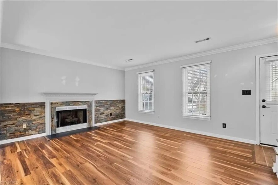Building Photo - 332 Brookside Ct