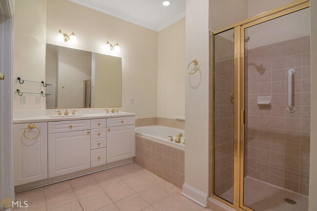 Building Photo - 5415 Northland Dr
