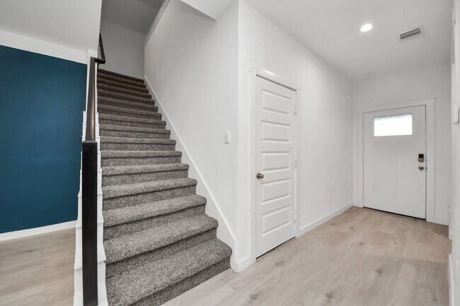Building Photo - 31738 Melkridge Rd