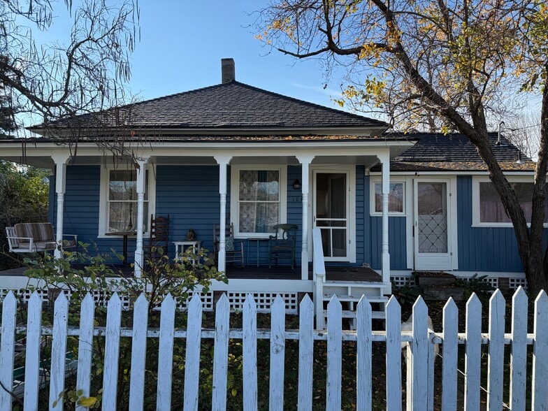 Building Photo - 104 S 1st St