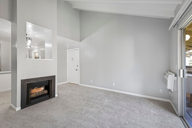 Building Photo - Walnut Creek! 1 bedroom 1 bathroom, Walk t...