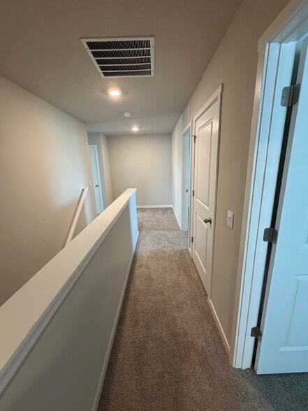 Building Photo - 17021 Persimmon Ln