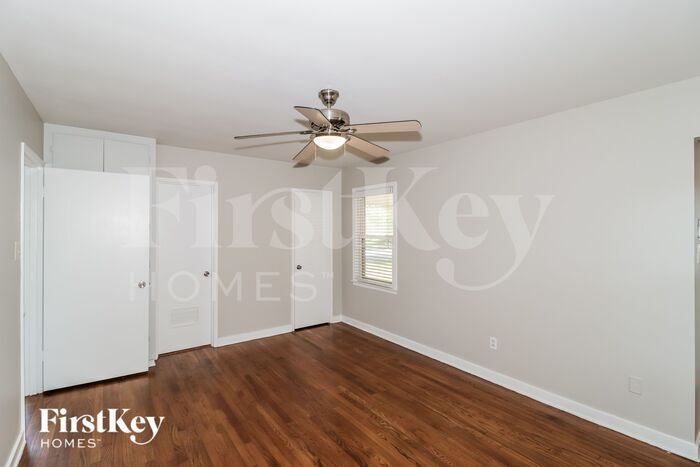 Building Photo - 4205 Charleswood Rd