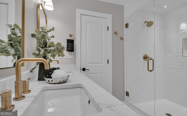 Building Photo - 459 Lester road