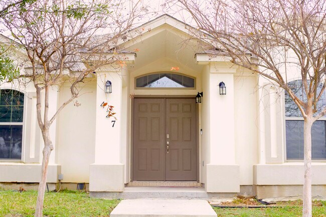 Building Photo - 427 Peyramale Ct