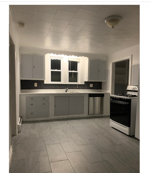 Building Photo - 547 Broadway