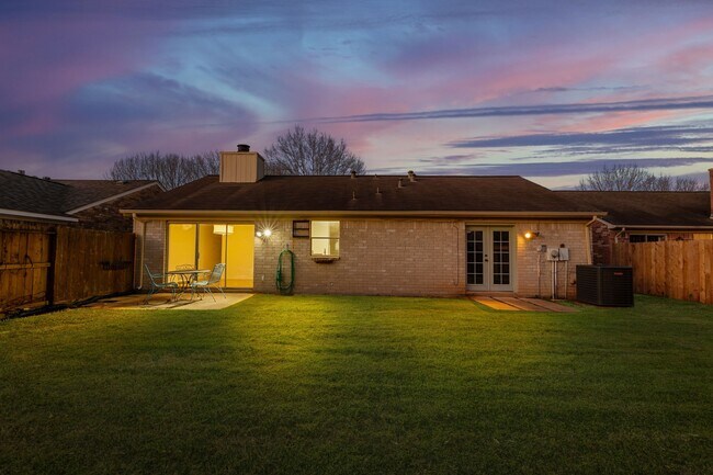 Building Photo - 3932 Frontier Dr