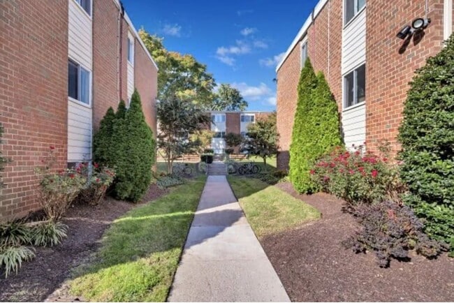 Building Photo - 3500 Beech Ave