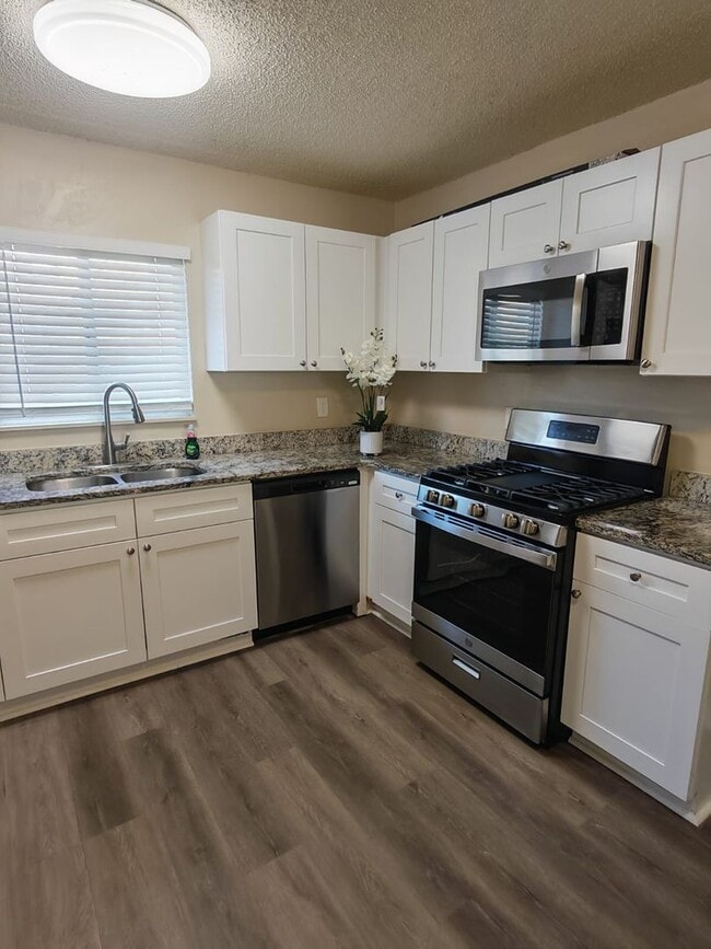 Building Photo - 1120 Union St S