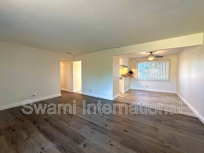 Building Photo - 25532 1/4 Oak St.