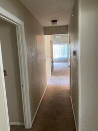 Building Photo - 3 Bedroom 2 Bathroom Home!
