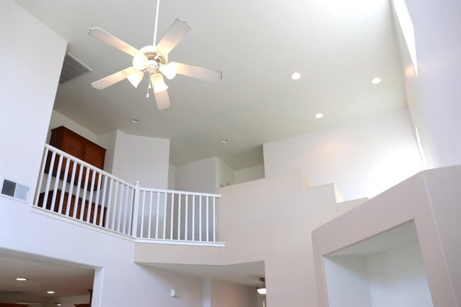 Building Photo - 2346 E Early Ave