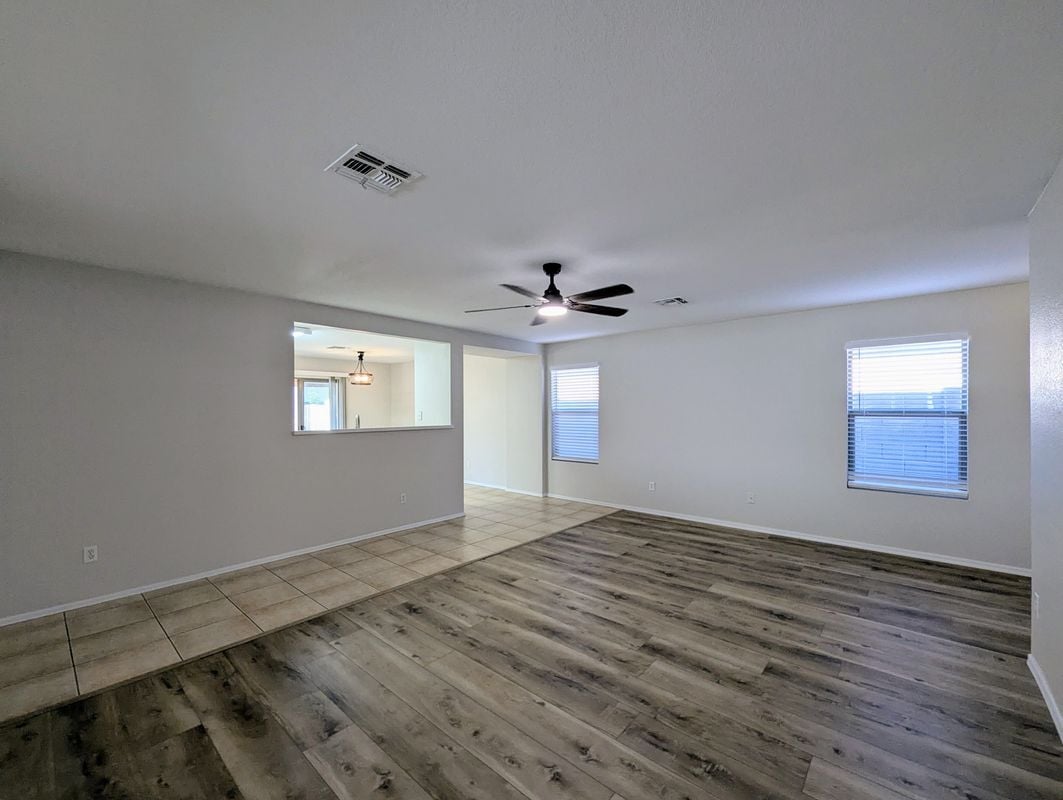 Building Photo - 3008 W Running Deer Trl