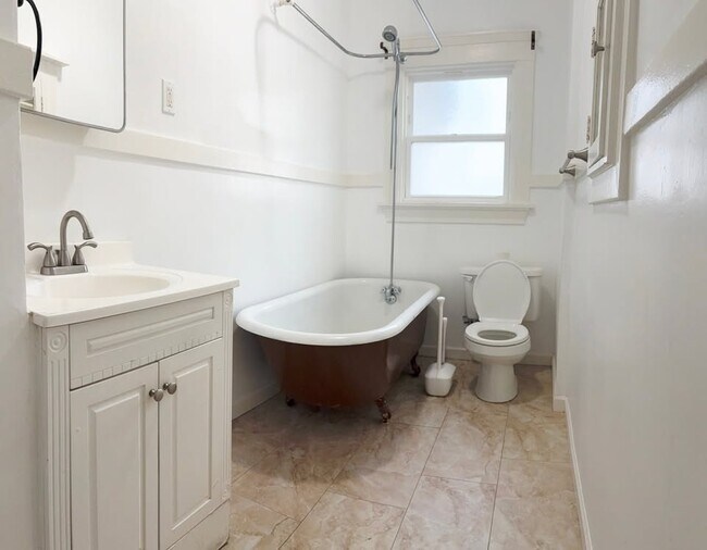 Building Photo - 745 55th St