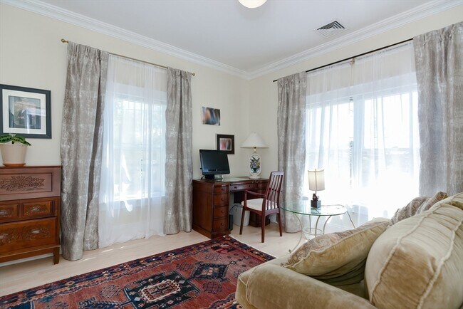 Building Photo - 3 Forest St