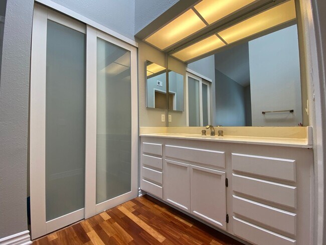 Building Photo - Cardiff living at its finest! Stunning 2-B...
