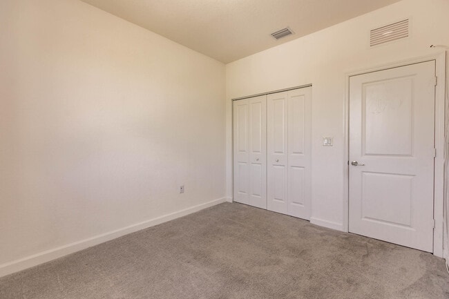 Building Photo - 20742 NE 5th Ct