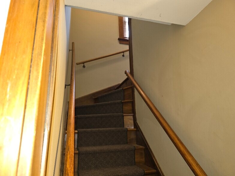 Building Photo - 727 S Rotherwood Ave