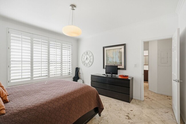 Building Photo - Charming 2-Bedroom Casita