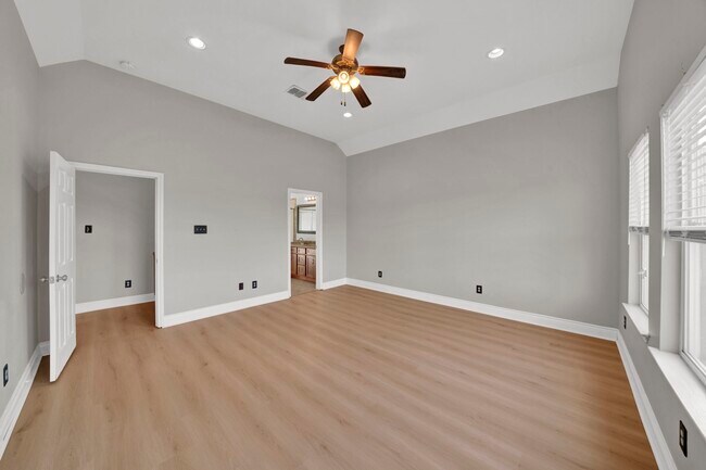 Building Photo - 5395 Kyla Cir