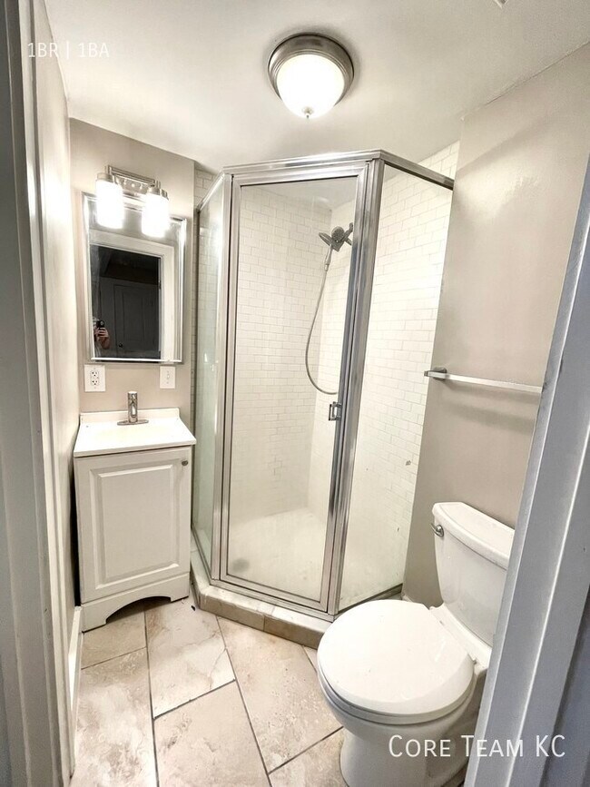 Building Photo - 710 W 48th St