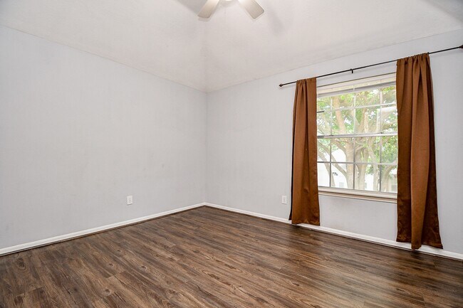 Building Photo - 6335 Oakburl Ln