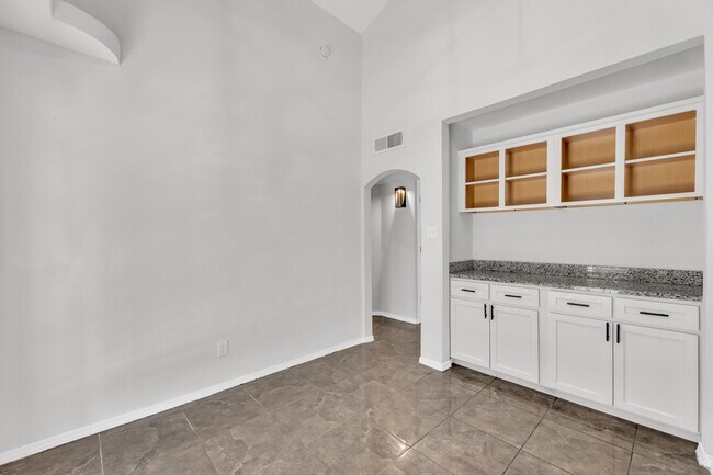 Building Photo - 10400 Valle Koki Dr
