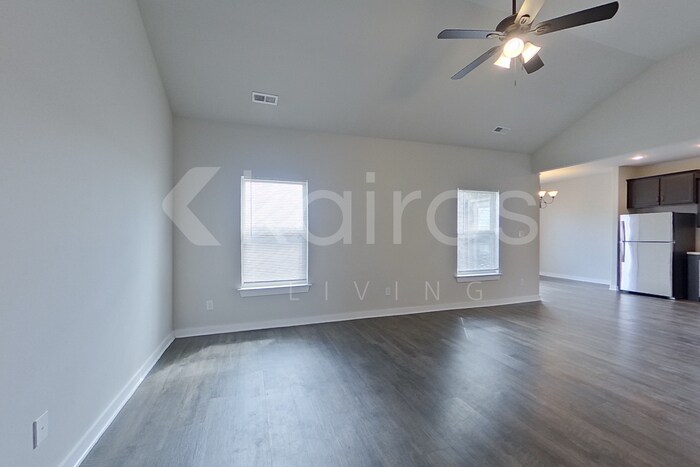 Building Photo - 26186 Valley Ridge Rd