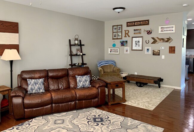 Building Photo - COLONIAL FORGE TOWNHOUSE - STAFFORD (END U...